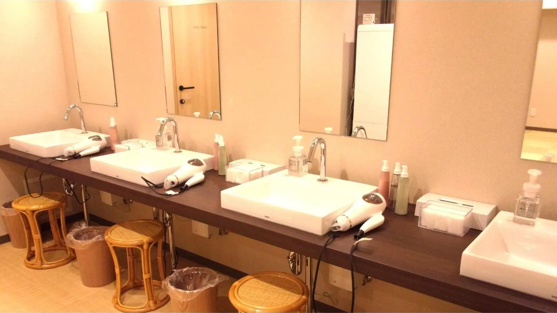 Shinsaibashi Arty Inn - Vacation Stay 75119V Οσάκα 0*,